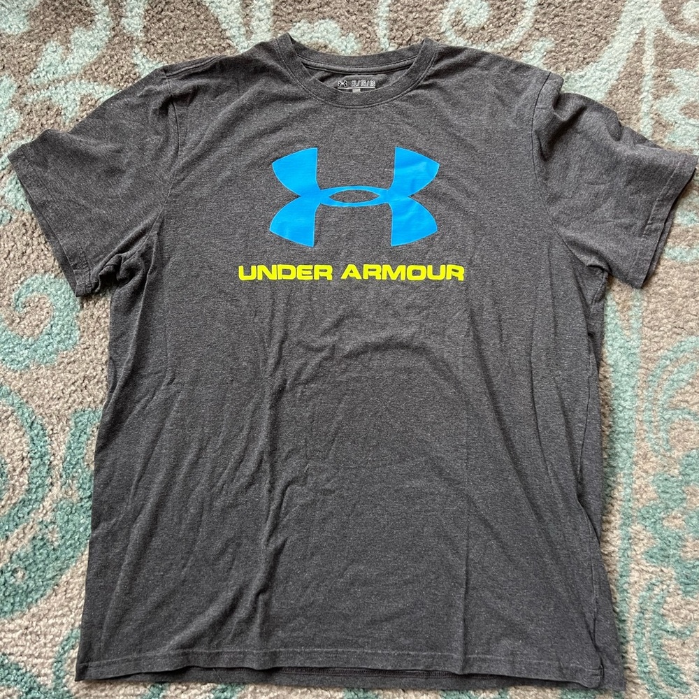 Mens under armour tshirt size XL